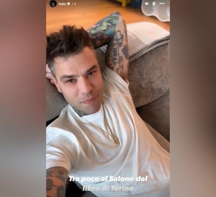 “Ehi stavate parlando di me?”: Fedez sui social conferma la presenza al Salone del libro di Torino