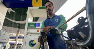 Copertina di Pakistan. Molto meglio contrabbandieri che guerriglieri