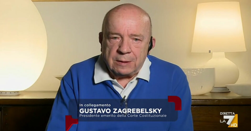 Premierato, Zagrebelsky a La7: “Il grande pericolo è l’elezione diretta del premier. Il Paese si spaccherà in 2 e chi vincerà prenderà tutto”
