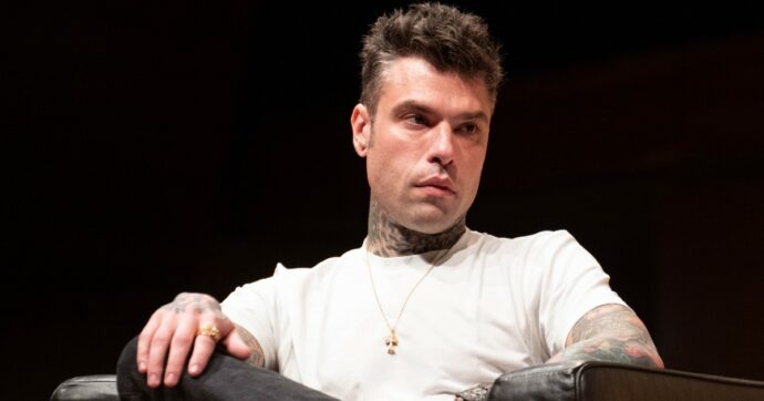 Fedez è indagato per l’aggressione a Iovino: è accusato di rissa, lesioni e percosse. Altri cinque denunciati