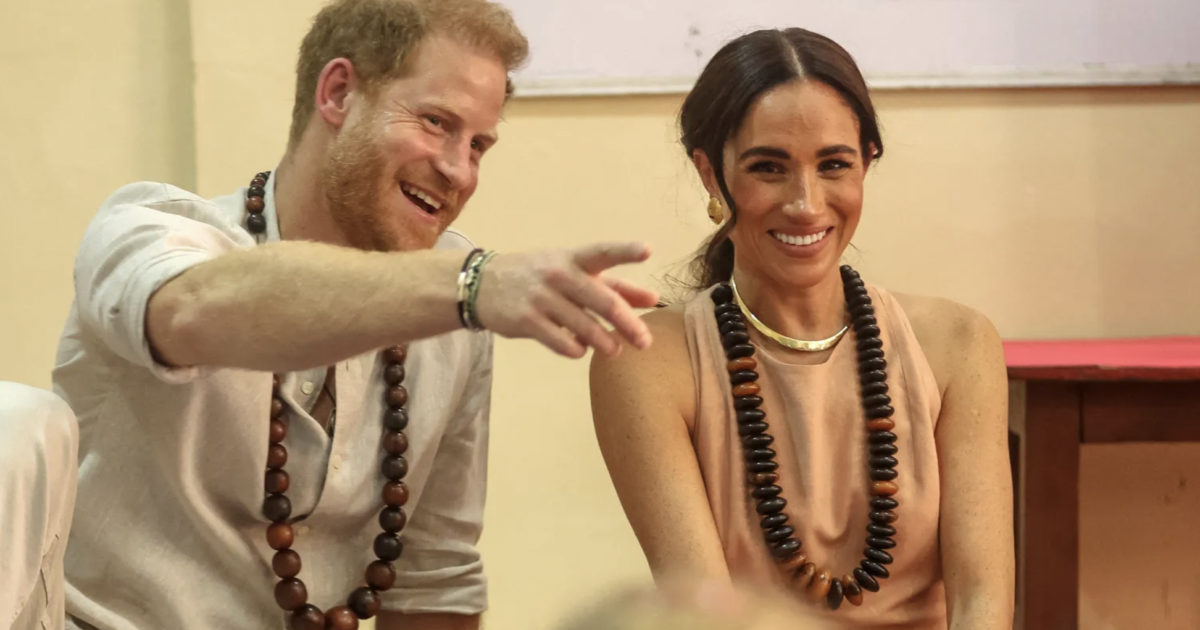 Harry e Meghan, in Nigeria 72 ore per un “finto” royal tour: la condanna dei tabloid britannici