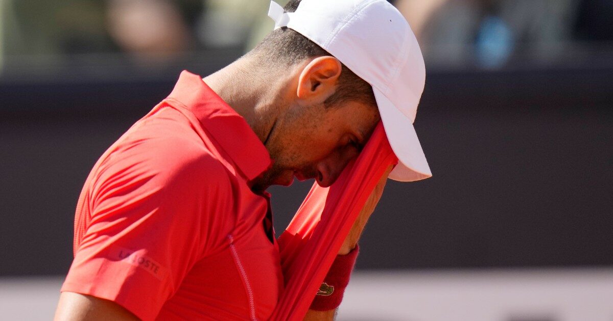 Djokovic sconfitto agli Internazionali di Roma dà la colpa alla borraccia: “Non avevo equilibrio. Dovrò fare dei controlli”