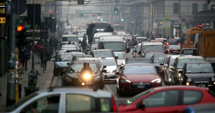 Superati i livelli di Pm10: scattano le misure antismog a Milano, Cremona, Pavia e Lodi