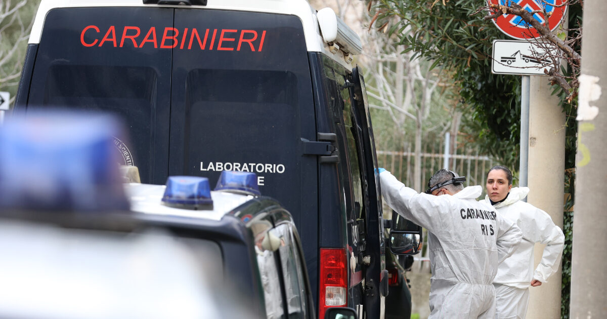 Madre e figlio trovati morti nella loro casa in provincia di Ancona: ipotesi omicidio suicidio