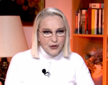 Copertina di Eleonora Giorgi dopo l’intervento per il tumore: “Ho metà pancreas, anche la milza se n’è andata. Ho mangiato patate bollite e merluzzo e ho vomitato per 24 ore”