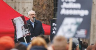 Copertina di Assange, anche Corbyn chiede un’indagine per fare luce sul ruolo delle autorità inglesi