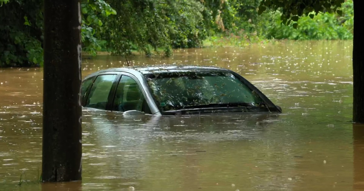 Alluvione a Monza, auto sommerse nella zona della Villa Reale: le immagini dopo l’esondazione del Lambro