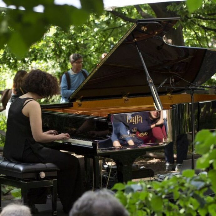 Piano City, il festival musicale tra musei e giardini che fa suonare tutta Milano. Ecco il programma e gli artisti