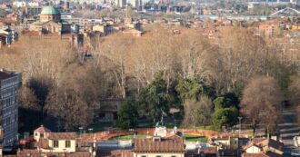 Copertina di Accoltellato e ucciso un giovane di 21 anni al Parco della Montagnola di Bologna