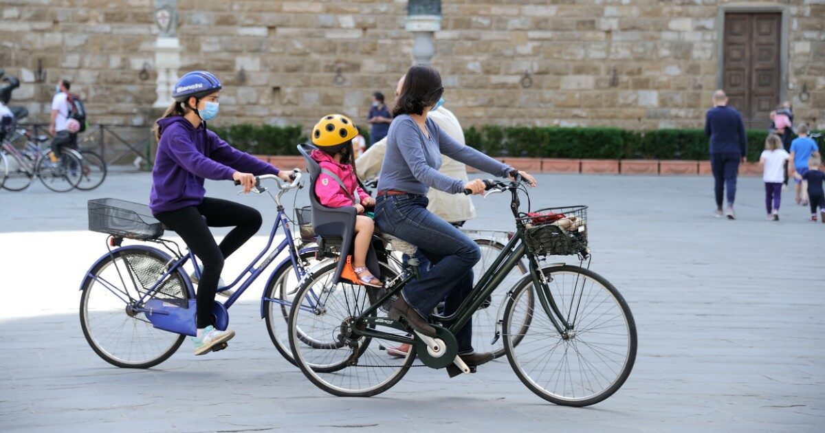 Firenze, se vai in bicicletta il Comune ti paga: “Tra i 15 e i 20 centesimi ogni km percorso”