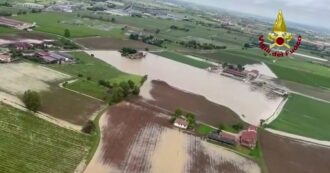 Copertina di Alluvione in Veneto, ampie zone sott’acqua dopo l’esondazione del canale Guà: le immagini dall’elicottero dei Vigili del fuoco