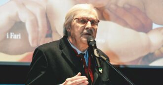 Copertina di Sgarbi fa campagna al Sud con FdI e No euro: “M5S fa voto di scambio”