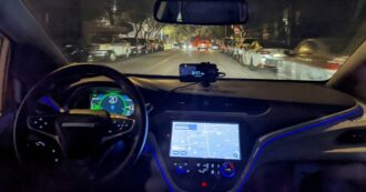 Copertina di Guida autonoma: la scarsa fiducia dei consumatori per ora è tombale