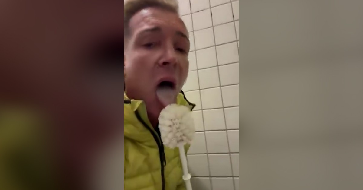 Candidate for the German municipal elections licks the bathroom of a practice station and posts every thing on social media.  The FDP social gathering: “All help interrupted”
