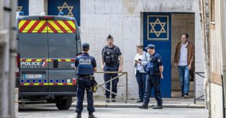Copertina di Francia, ucciso un uomo che voleva dare fuoco alla sinagoga di Rouen: “Ha lanciato una molotov all’interno”. Indaga l’antiterrorismo