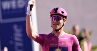 Copertina di Giro d’Italia, il tris di Jonathan Milan: un’altra volata regale, è il velocista più forte del gruppo