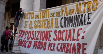 Copertina di Arresto di Toti, a Genova nuovo presidio di Usb e Potere al Popolo per chiedere le dimissioni: “Emerso il marcio di un sistema”