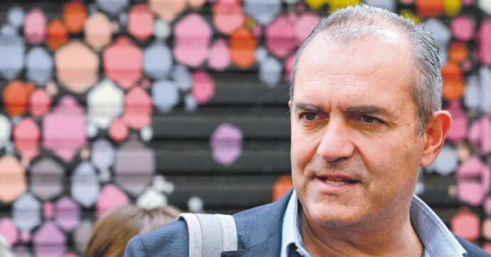 “Oggi faccio politica a teatro, domani (forse) torno sindaco”