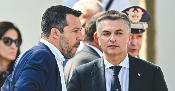 Copertina di Salvini ora manda gli ispettori. Ma il porto è affare della Lega