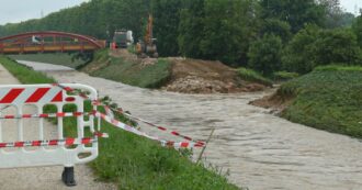 Copertina di Maltempo in Veneto, il fiume Muson rompe gli argini nel Padovano: evacuate le case isolate
