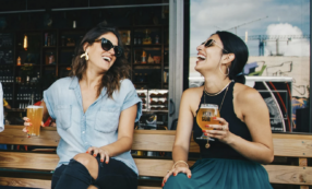 Copertina di “Ecco come ho scoperto che la mia migliore amica è andata a letto con mio marito, durante l’addio al celibato”: la storia di Steph