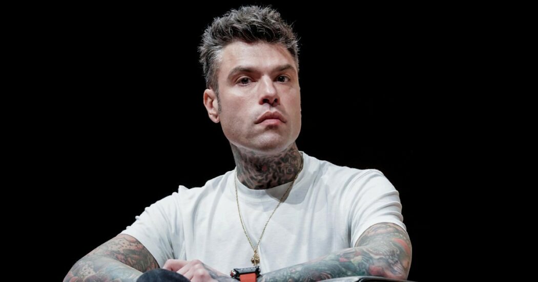 “Lo stato di salute di Fedez si è aggravato ma non è ricoverato”: cosa dice il suo staff