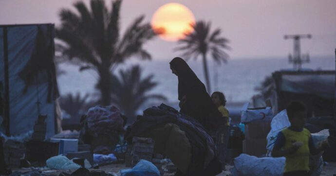 Copertina di Diario da Rafah: “Sfollata per la 7ª volta: qui non c’era più niente per vivere”