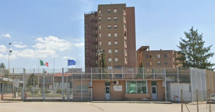 Tensione nel carcere di Benevento, due agenti feriti. Il direttore: “Momenti di concitazione, ma la protesta è rientrata”