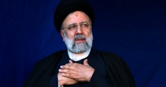 Copertina di Morto Raisi, chi era il presidente dell’Iran: ultraconservatore e delfino di Khamenei, dalla ‘commissione della morte’ alla repressione