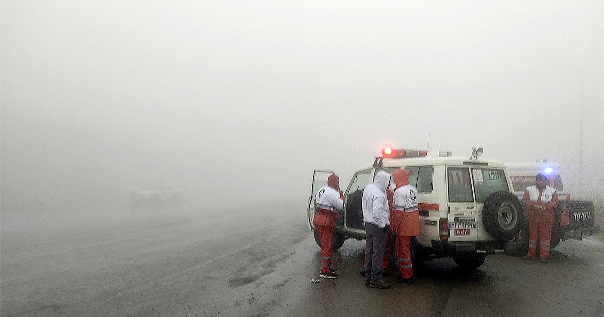 Iran, incidente in elicottero: disperso il presidente Raisi. Soccorsi ostacolati da nebbia e buio. Khamenei: “Speriamo torni”