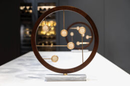 Copertina di “Circuiti di Senso”, la mostra di Tamara Repetto dove le opere d’arte vanno annusate più che guardate