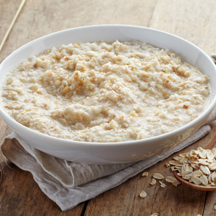 Lavarsi il viso con la farina d’avena è l’ultimo trend: ecco come funziona e tutti i benefici (al prezzo di pochi centesimi)