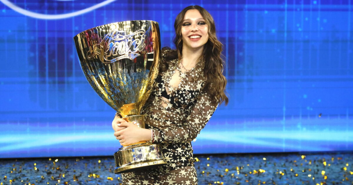 Amici 23, Sarah dopo la vittoria: “Ero insicura, ora sono migliorata. Mi ispiro a Dua Lipa, continuerò a studiare. Mi piacerebbe duettare con Ultimo”