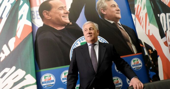 Copertina di Tajani ha paura del flop di preferenze e ordina ai candidati: “Fatemi votare”  