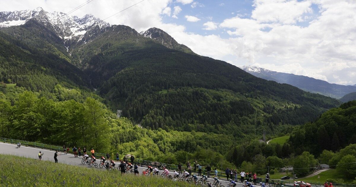 The Giro d’Italia, close to the catastrophe in Mortirolo.  When he arrived Biermans revealed: “I fell right into a 30 meter ravine, they did not discover me”