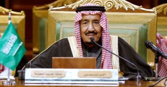 Copertina di Arabia Saudita, il re Salman sta male: “Ha un’infezione polmonare”. Mbs rinvia il viaggio in Giappone
