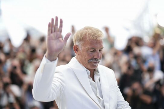 Kevin Costner in lacrime a Cannes 2024: "Ho ipotecato le mie quattro case e  messo tutti i miei soldi per girare questo film, sognavo di farlo da 40  anni" - Il Fatto Quotidiano