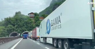 Copertina di Caos al Brennero, coda di camion lunga cento chilometri: dal confine arriva fino ad Egna (Bolzano) – Video