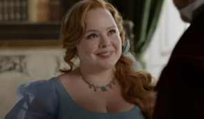 Copertina di “C’è una scena nella quale sono nuda davanti alla telecamera, l’ho voluto io come ‘vaffancu**’ a chi parla del mio corpo”: parla Nicola Coughlan di Brigderton