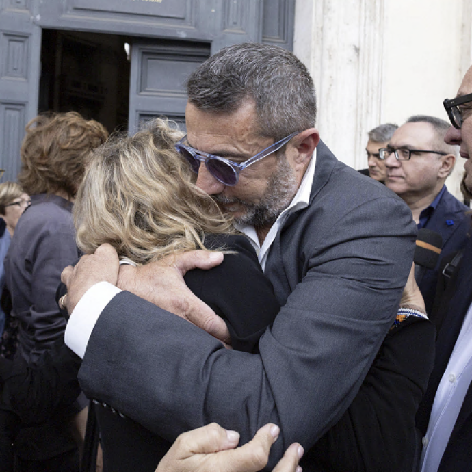 Franco Di Mare, parla il fratello Gino: “L’ultimo mese assieme a Napoli lo abbiamo passato attorno alla tavola, a bere e a mangiare. Sarà cremato”