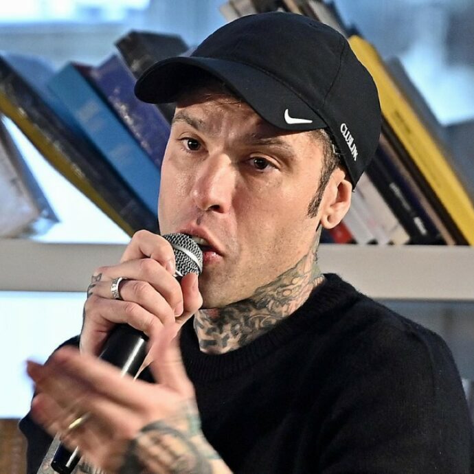 Fedez ricoverato in ospedale? Il San Raffaele smentisce. L’assenza al Tim Summer Hits e sui social alimenta il mistero