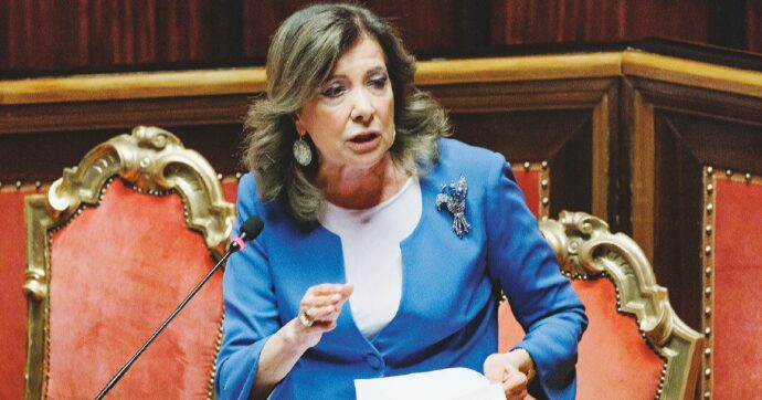 Premierato, la gaffe di Casellati: “È falso  che delegittimi Mattarella”. Oggi inizia il voto