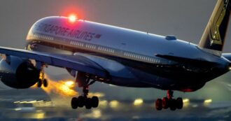 Copertina di Singapore Airlines, risarcimenti fra 10 e 25mila dollari per i passeggeri del volo Londra-Singapore investito da una turbolenza