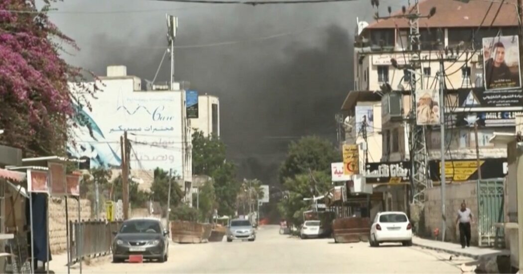Cisgiordania, raid dell’esercito israeliano a Jenin: 8 morti e almeno 21 feriti