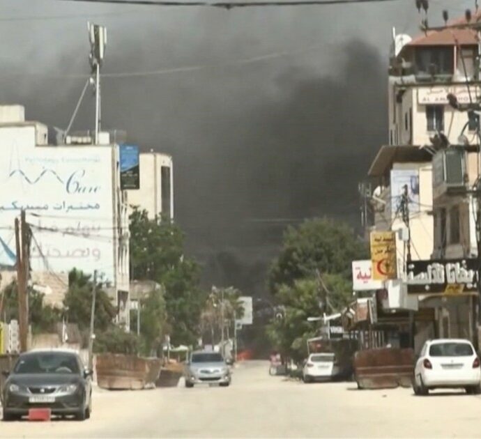 Cisgiordania, raid dell’esercito israeliano a Jenin: 8 morti e almeno 21 feriti