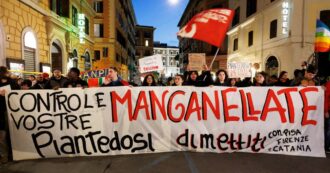 Copertina di Scontri al corteo pro Palestina a Firenze di febbraio: perquisiti 9 studenti e sindacalisti. I pm: “Indagine anche su cariche della polizia”
