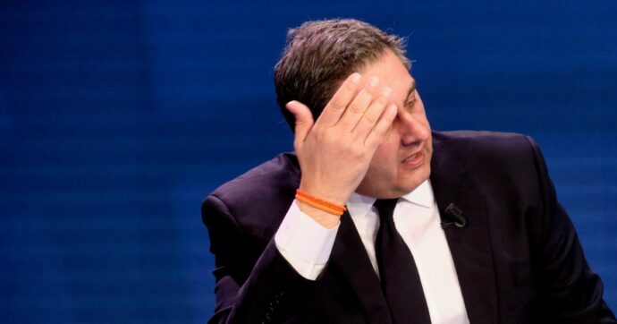 Toti, otto ore dai pm: zero ammissioni e neanche dimissioni