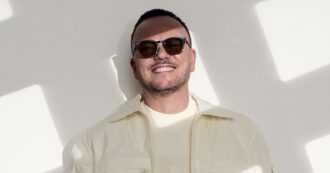 Copertina di Gigi D’Alessio: “I giovani vanno in depressione per mille stream in meno, non è una gara. Sanremo non avrei mai potuto farlo, sono amico dei cantanti”