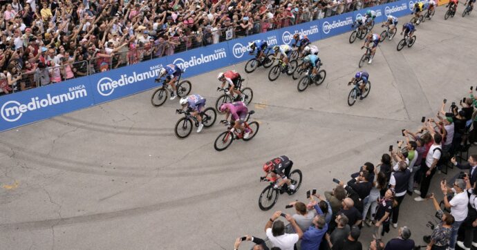 Giro d’Italia, chiodi a Treviso lungo il percorso della 18esima tappa per forare le ruote ai ciclisti. Sabotaggio sventato