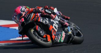 Copertina di MotoGp, Bagnaia spreca tutto all’ultimo giro. La gara sprint va ad Aleix Espargaró